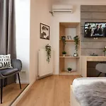 Apartment Comfortable 1br With Balcony In Downtown Bukarest