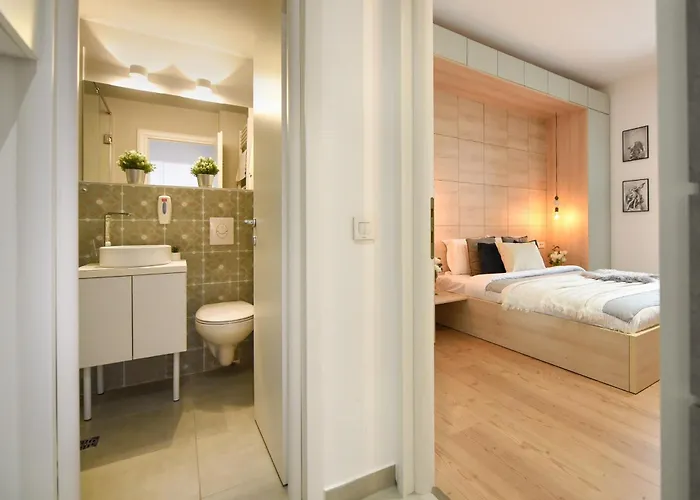 Апартаменти Comfortable 1br With Balcony In Downtown