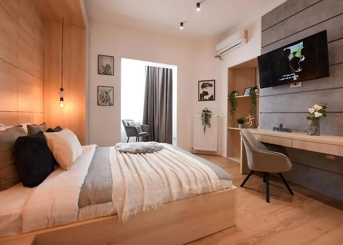 Comfortable 1br With Balcony In Downtown Апартаменти Бухарест