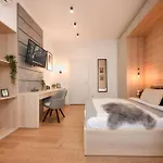 Comfortable 1br With Balcony In Downtown