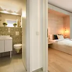 Appartamento Comfortable 1br With Balcony In Downtown