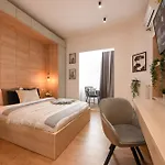 Comfortable 1br With Balcony In Downtown Appartamento