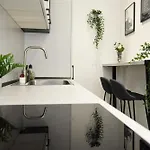 Comfortable 1br With Balcony In Downtown Appartamento *