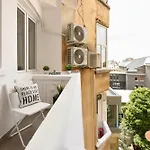 Comfortable 1br With Balcony In Downtown