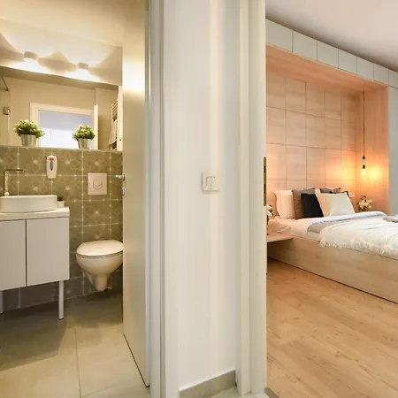 Apartman Comfortable 1br With Balcony In Downtown