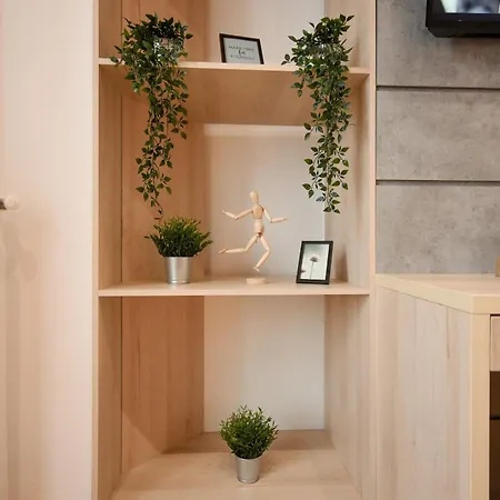 Comfortable 1br With Balcony In Downtown