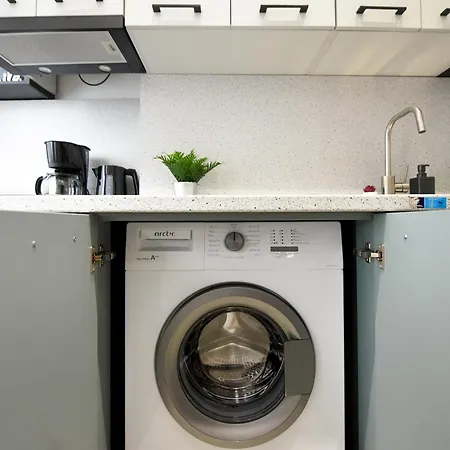 Comfortable 1br With Balcony In Downtown