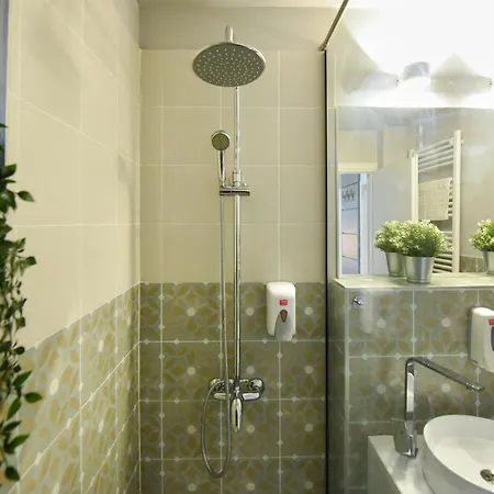 Comfortable 1br With Balcony In Downtown 公寓