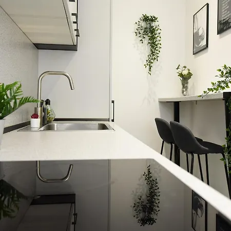 Comfortable 1br With Balcony In Downtown 公寓 *