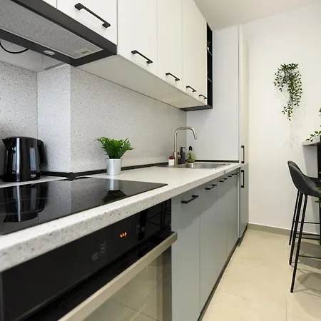 Comfortable 1br With Balcony In Downtown * Bucharest