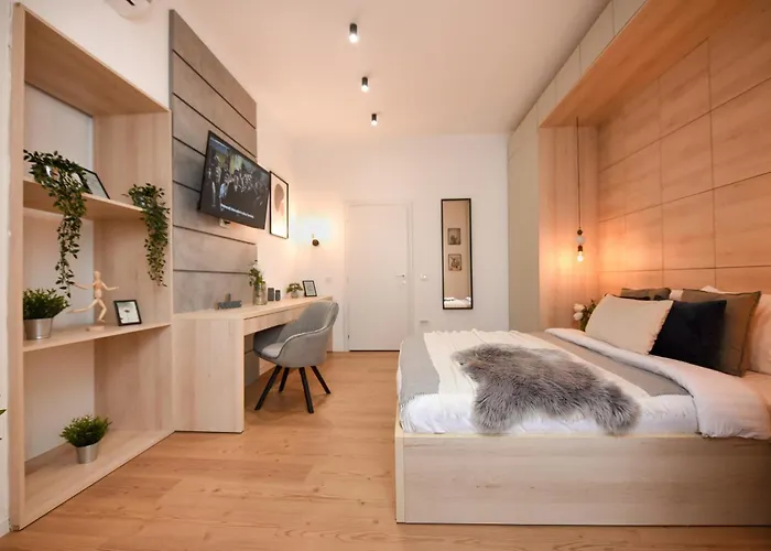 Comfortable 1br With Balcony In Downtown