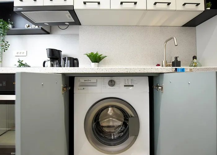 Comfortable 1br With Balcony In Downtown