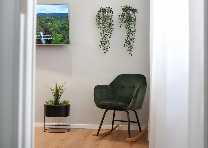 Comfortable 1br With Balcony In Downtown *