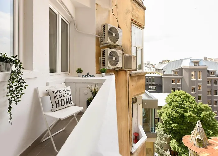 Comfortable 1br With Balcony In Downtown