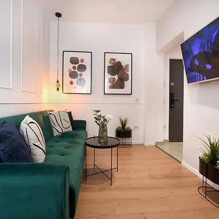 Comfortable 1br With Balcony In Downtown