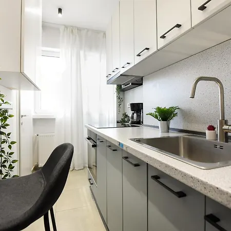 Apartment Comfortable 1br With Balcony In Downtown Bucharest