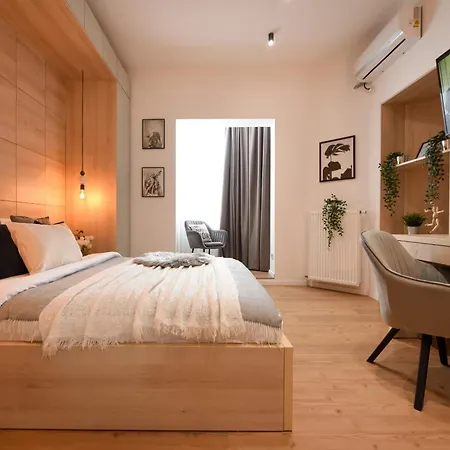 Comfortable 1br With Balcony In Downtown Бухарест