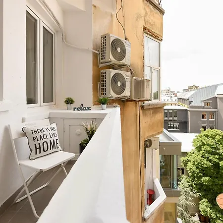 Comfortable 1br With Balcony In Downtown