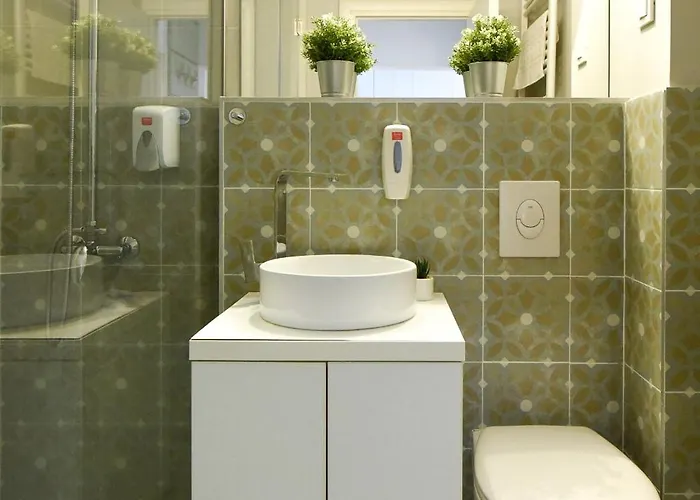 Comfortable 1br With Balcony In Downtown Διαμέρισμα